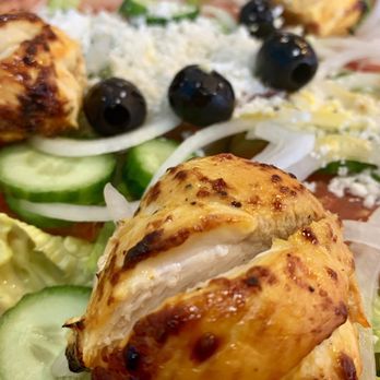 Mediterranean Grill - Greek salad with chicken. Awesome - Mediterranean Near Me - Pasadena, California