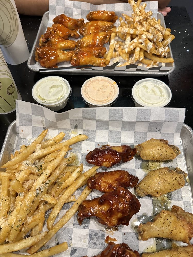 WING SNOB Updated October 2024 20 Photos & 28 Reviews 116 Tyler