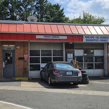 Hillwood Mart - 7/29/23 - Gas Stations Near Me - Falls Church, Virginia Hillwood Mart - 7/29/23 - Gas Stations Near Me - Falls Church, Virginia