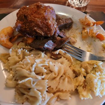 Miller's Smorgasbord - Delicious fried chicken & pasta - Buffets Near Me - Ronks, Pennsylvania