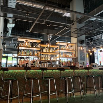 Moxy Chicago Downtown - Moxy bar - Hotels Near Me - Chicago, Illinois