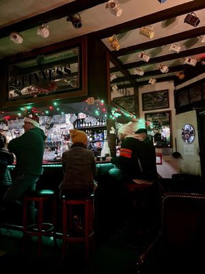 Crown & Anchor English Pub by null