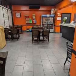 Wok N Roll - Inside