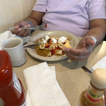 Country Kitchen - Strawberry / banana crepes - American Near Me - Moreno Valley, California