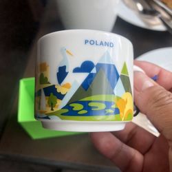 Starbucks - Little ornament mugs