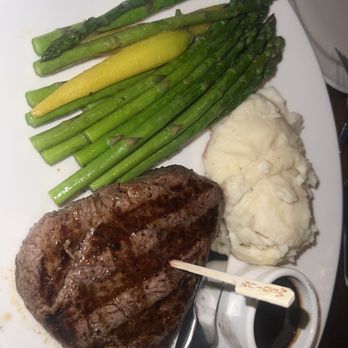 Yard House - 8oz Filet Mignon - Bars Near Me - Los Angeles, California Yard House - 8oz Filet Mignon - Bars Near Me - Los Angeles, California