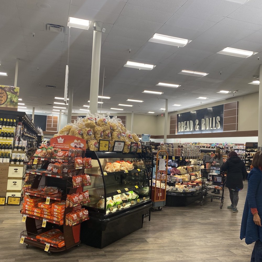 Safeway - people shopping in a grocery store - Grocery Near Me - Truckee, California Safeway - people shopping in a grocery store - Grocery Near Me - Truckee, California