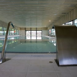 Centre Esplai Hostel - Una alberca fuera de servicio el 90% del año.