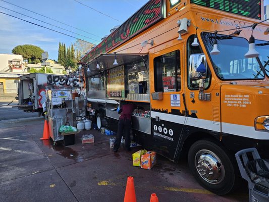 Leo's Tacos Truck by null