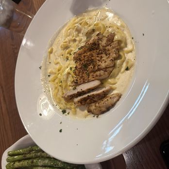 Napoli 3 - Chicken fettuccine Alfredo - Wine Bars Near Me - St Charles, Missouri