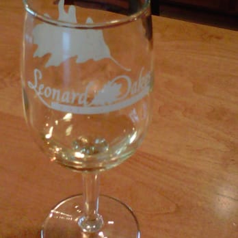 Leonard Oakes Estate Winery - Wineries Near Me - Medina, New York
