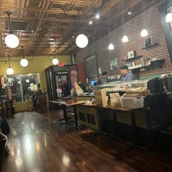 Kin Da Thai And Sushi Restaurant - Interior