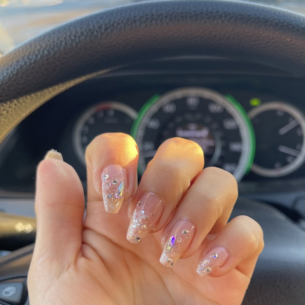 Nude nails with a glitter gradient and multifaceted diamonds