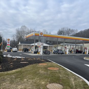 7-Eleven - a gas station with cars parked in front of it - Convenience Stores Near Me - Columbia, New Jersey