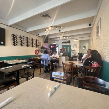 Ceviche Barrio Peruvian Cuisine - people sitting at tables - Peruvian Near Me - Fort Lauderdale, Florida Ceviche Barrio Peruvian Cuisine - people sitting at tables - Peruvian Near Me - Fort Lauderdale, Florida