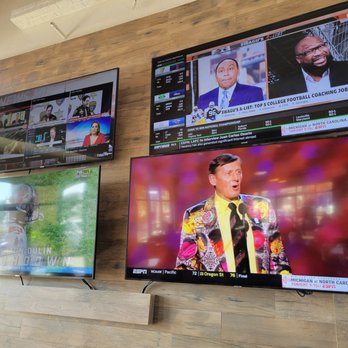 Almond Wood - Dining room with many big screens. - Barbeque Near Me - Patterson, California