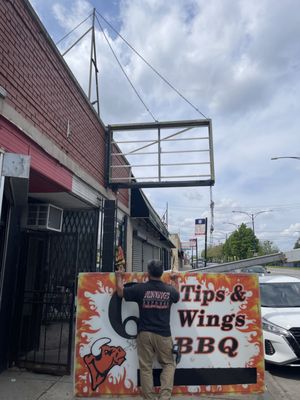 QS TIPS AND WINGS BBQ by null
