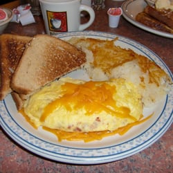 Shari's Cafe and Pies - I ordered crisp bacon. Do you see any bacon? What I got was some half-cooked bacon bits mixed into the eggs.
