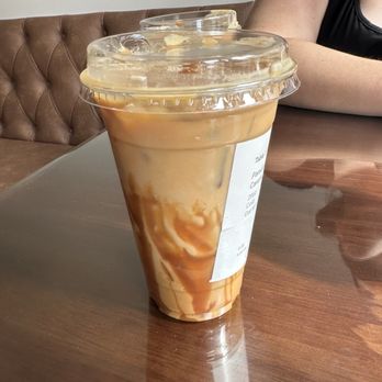 L'orange Cafe - Paradis de Caramel Iced Latte - Cafes Near Me - Orange, California