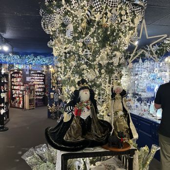 Kris Kringl - Holiday Decorations Near Me - Leavenworth, Washington