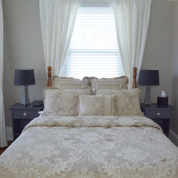 Sweet Biscuit Inn - Room 4 - Bed & Breakfast Near Me - Asheville, North Carolina Sweet Biscuit Inn - Room 4 - Bed & Breakfast Near Me - Asheville, North Carolina