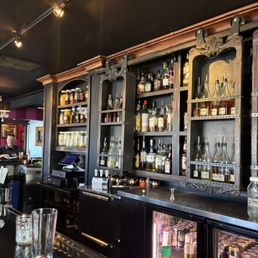 Nice big bar area Nice big bar area