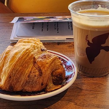 La Colombe Coffee Workshop - Coffee & Tea Near Me - Chicago, Illinois