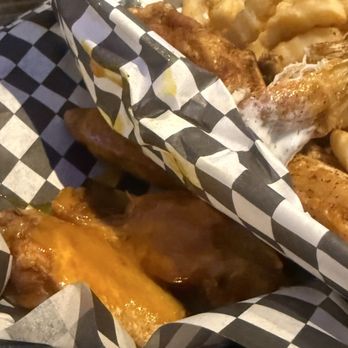 Duke's Brewhouse - Wings - American Near Me - Winter Haven, Florida