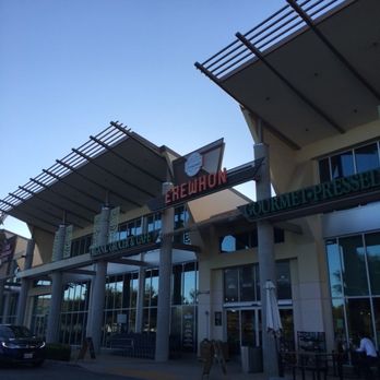 Erewhon - Outside where everybody eats - Grocery Near Me - Calabasas, California
