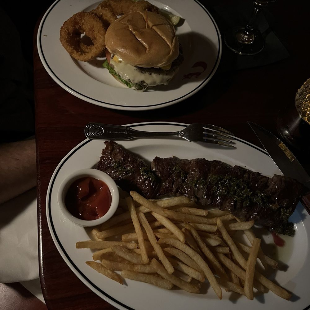 Fox’s Lounge - Cheeseburger, churrasco steak - Dive Bars Near Me - Miami, Florida