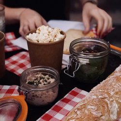 Canaille Club - Rillette de thon, popcorn salé et mâche
