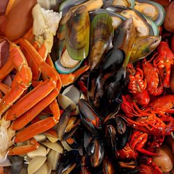 Fresh seafood boil loaded with crab legs, mussels, crawfish & shellfish. Bold Cajun flavors made for seafood lovers.