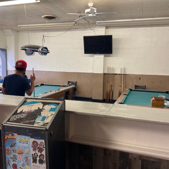 Harry's Pizza & Cafe - billiards and pool tables - Pizza Near Me - Stockton, California