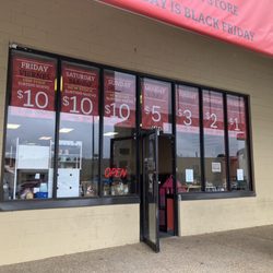 EZ Dealz - Entrance