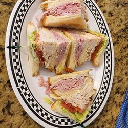 World Deli - club sandwich