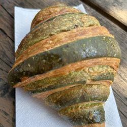 L’Amour du Pain - Pistacchio croissant goodnesss 4.5 stars!
