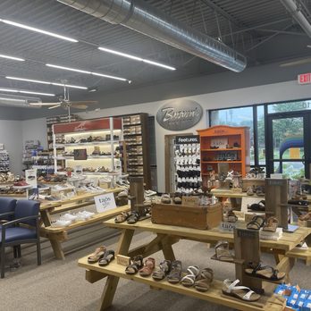 Brown's Shoe Fit - Display - Shoe Stores Near Me - West Des Moines, Iowa Brown's Shoe Fit - Display - Shoe Stores Near Me - West Des Moines, Iowa