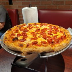 Singer's Landing - The pizza is delicious