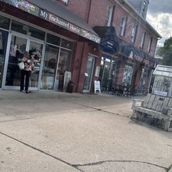 Lady trying to get into store that closed early