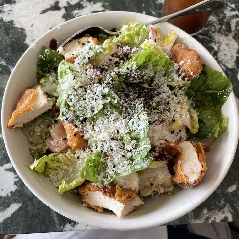 Great White - Fried chicken caesar salad - Cafes Near Me - Los Angeles, California Great White - Fried chicken caesar salad - Cafes Near Me - Los Angeles, California