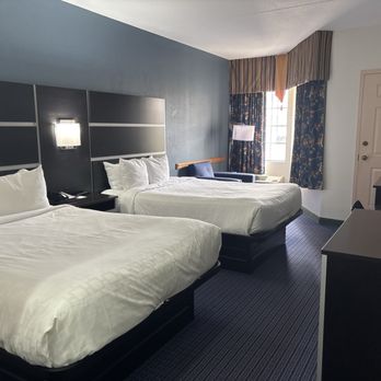 Clarion Hotel - my room with 2 queen beds - Hotels Near Me - Branson, Missouri Clarion Hotel - my room with 2 queen beds - Hotels Near Me - Branson, Missouri