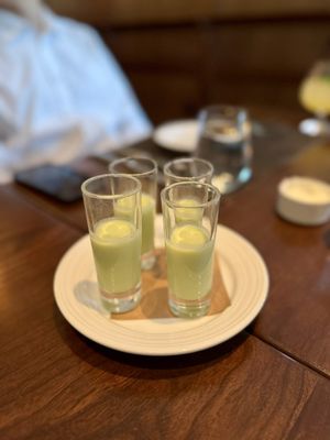 Arethusa al tavolo by null