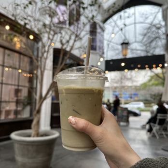 Mandarin Coffee Stand - Hojicha Latte - Coffee & Tea Near Me - Pasadena, California
