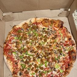 Vintage Pizza - Sausage, green pepper and mushroom.  YUMMMM