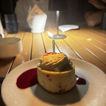 catalina kitchen - Birthday cake - New American Near Me - Rancho Palos Verdes, California