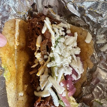 El Chilito - Fluffy Cochinita Pibil Taco - Salad Near Me - Austin, Texas