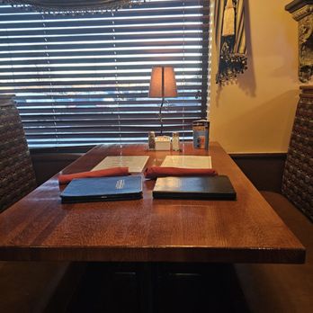 Manhattan's American Bar and Grill - Booth - American Near Me - Carol Stream, Illinois