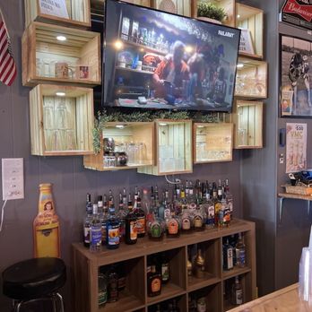 Piney’s Pub and Grub - Bars Near Me - Warsaw, Illinois