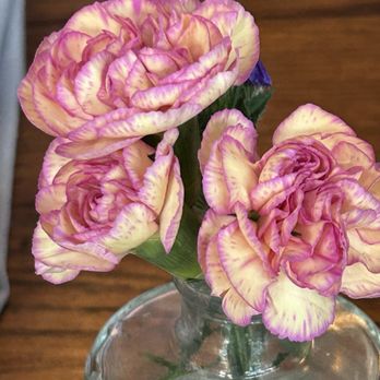 Lockeland Table - Flowers on table - New American Near Me - Nashville, Tennessee
