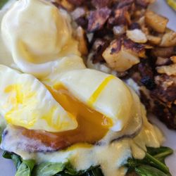 BLT Cafe St James - Look at that Benedict! BLT is the only breakfast place around our area that is consistent with the quality of their Egg Benedicts!
